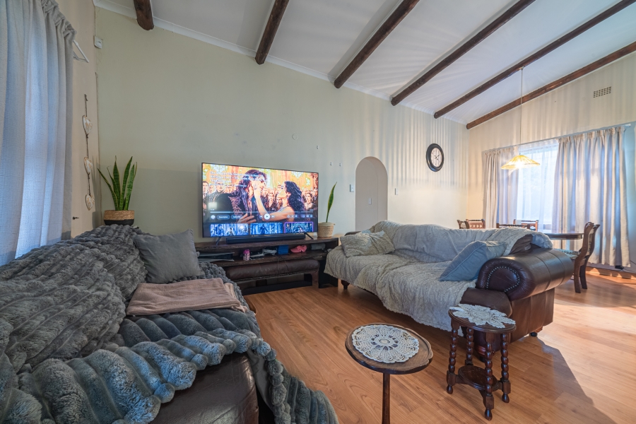 5 Bedroom Property for Sale in Fraaiuitsig Western Cape
